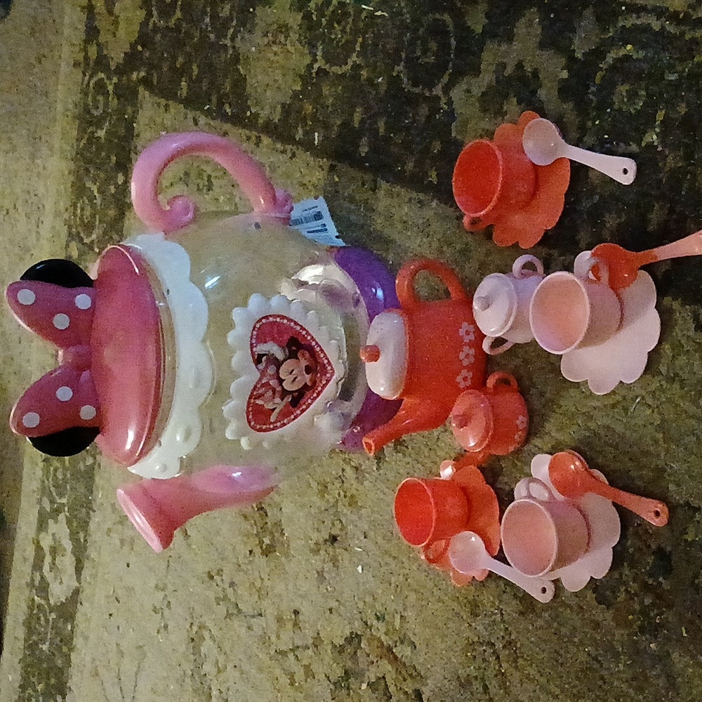 Pink and Red Minnie Mouse Tea Set - Picture 3 of 4
